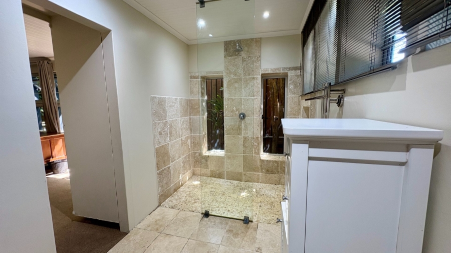 To Let 4 Bedroom Property for Rent in Bonza Bay Eastern Cape